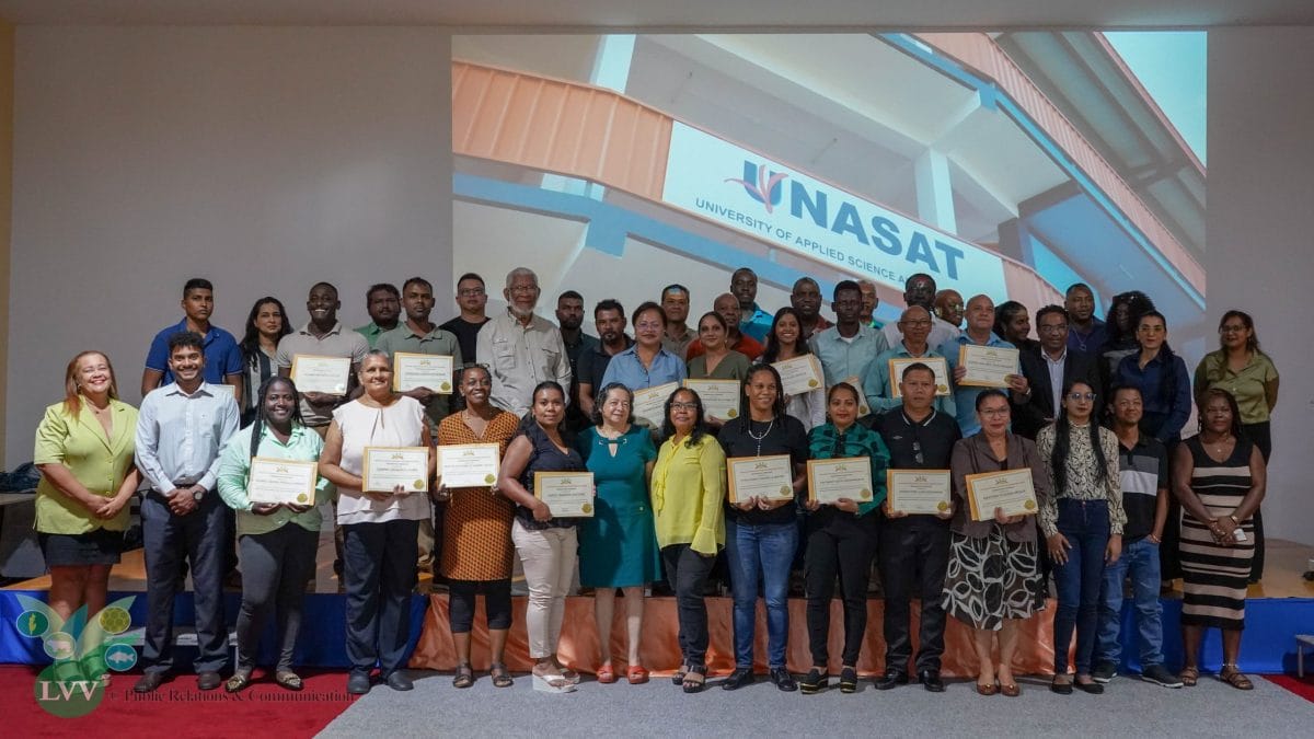 Minister Noersalim tijdens informatiebijeenkomst voor eerstejaarsstudenten USTI-Agro opleiding