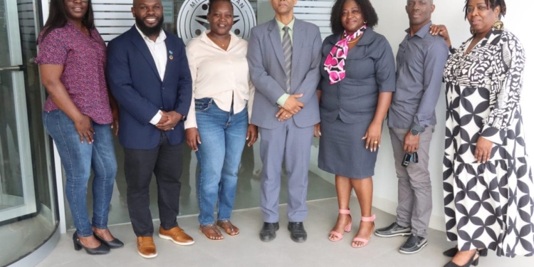 Surinaamse verpleegkundige docenten in België voor kennisuitwisseling over verpleegkundig onderwijs