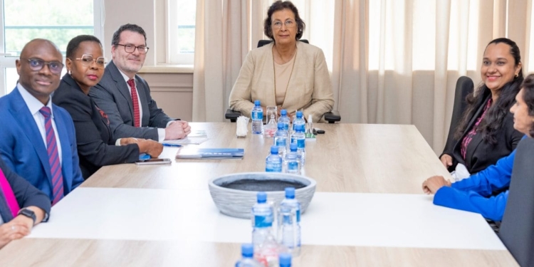 WHO-delegatie in gesprek met Surinaamse autoriteiten over versterking tabakscontrole