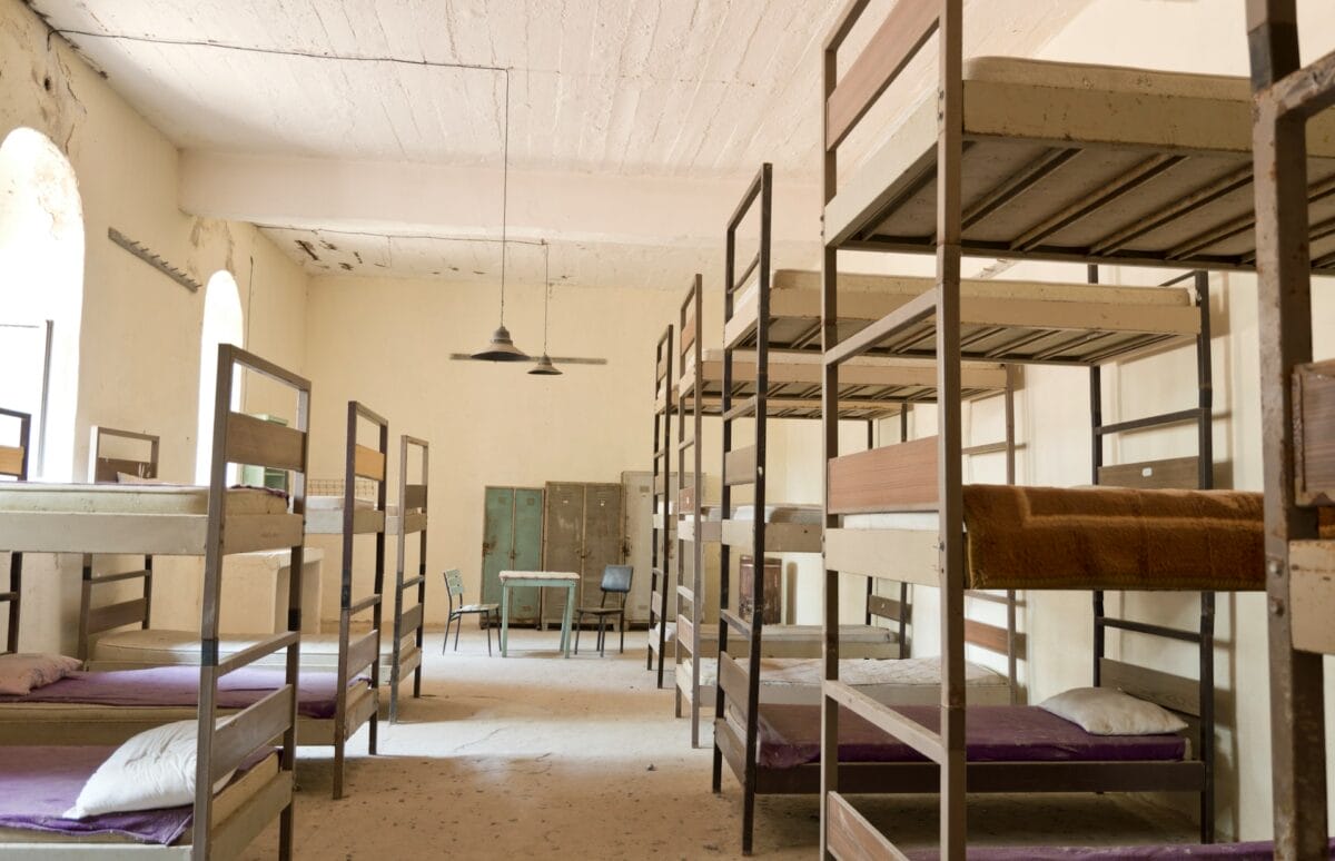 bedden stapelbedden opvang