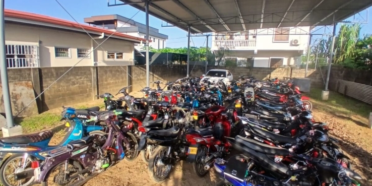 bromfietsen in beslag genomen