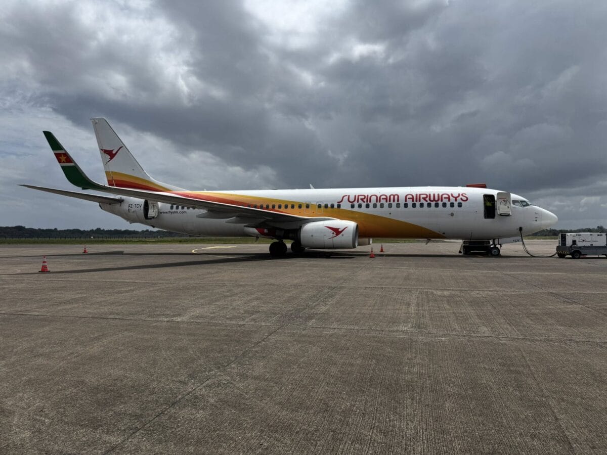 johan adolf pengel luchthaven surinam airways slm boeing 737