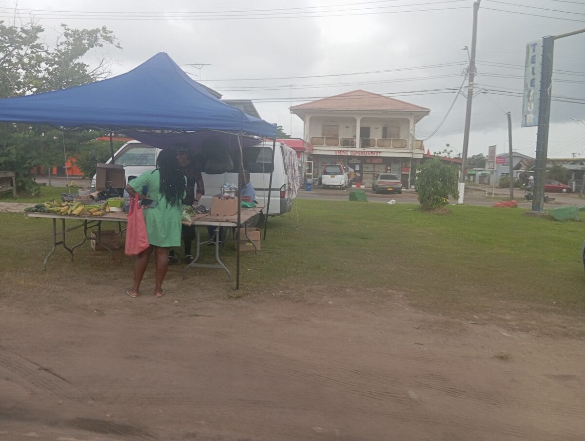 verkoper markt groenten paramaribo suriname