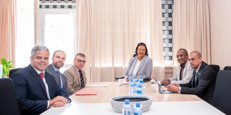 President Simons in overleg met Braziliaanse ambassadeur Santarosa en Embraer over luchtvaartconnectiviteit