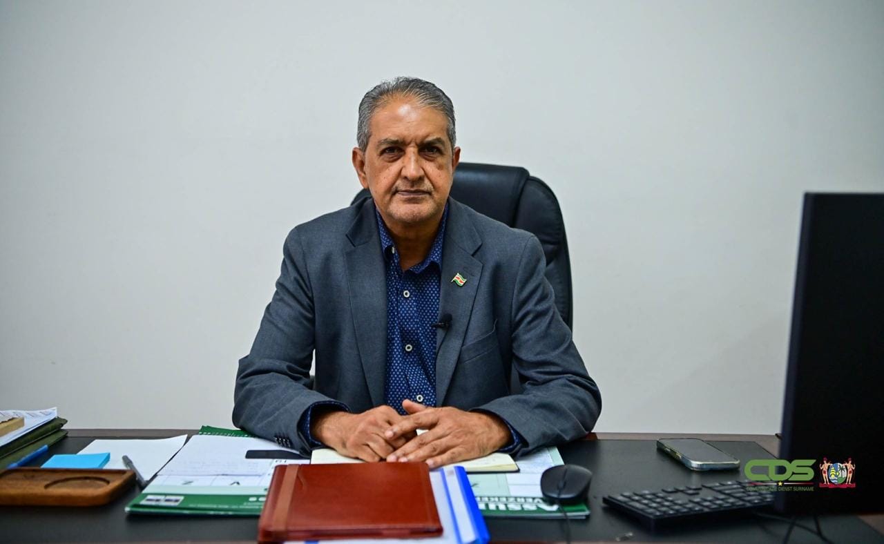 Onderminister Jadnanansing lanceert crisishulplijn 114 opnieuw in mei voor ondersteuning acute problemen