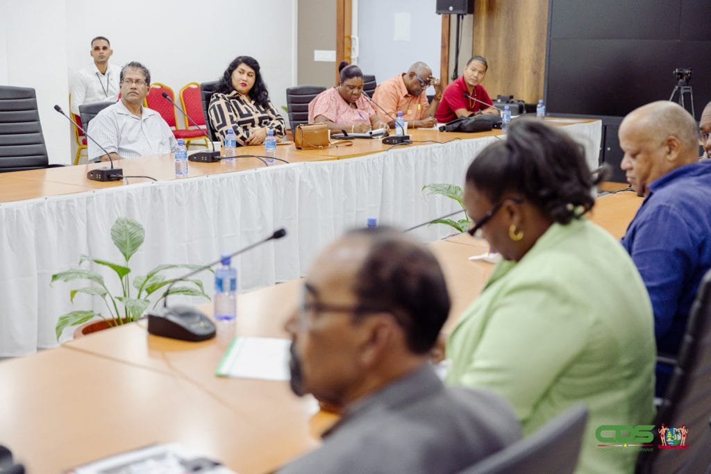 Regering consulteert ook Ravaksur en COL inzake ondersteunende maatregelen 3 1024x683