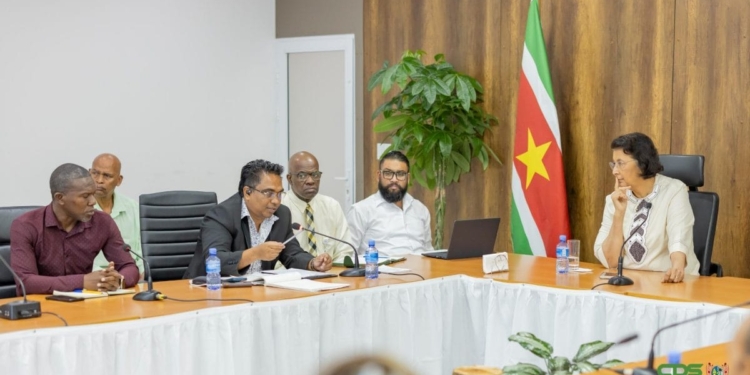 President Simons in overleg met agrarische exporteurs over aanpak dalende exportcijfers