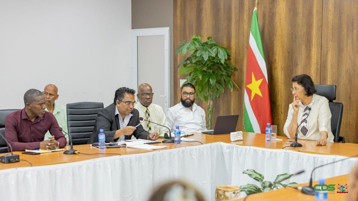 President Simons in overleg met agrarische exporteurs over aanpak dalende exportcijfers