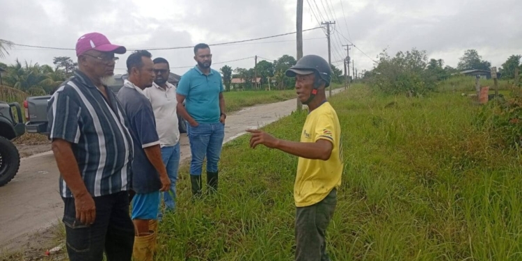 landbouwers en bewoners wanica wateroverlast