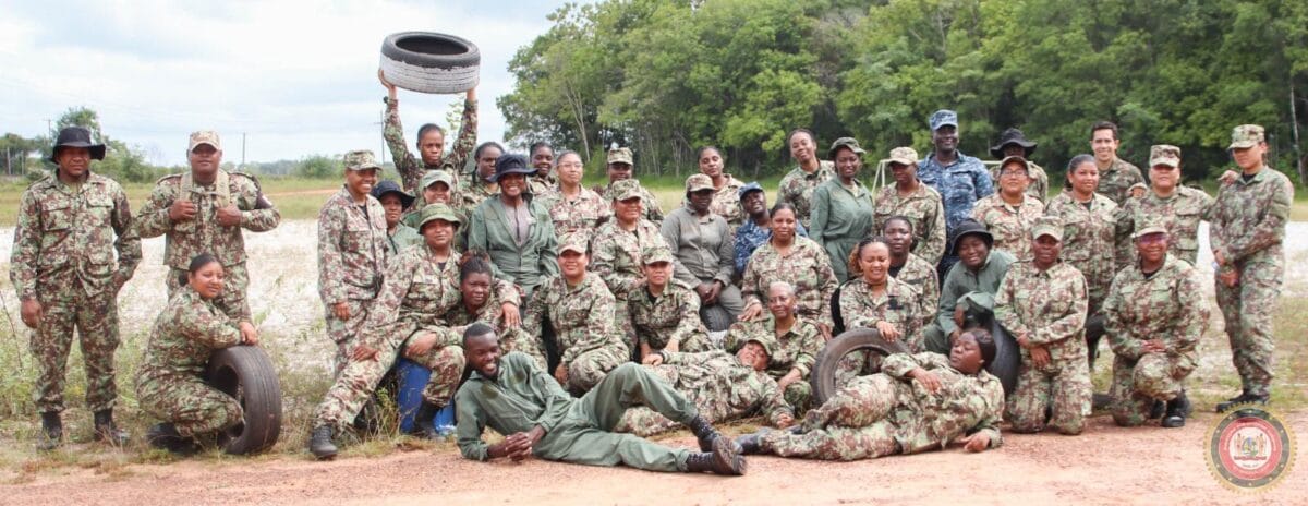 rouwelijke militairen