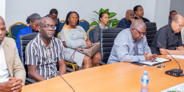 President Jennifer Simons in overleg met geestelijke leiders over nationale gebedsdag en maatschappelijke ontwikkeling.