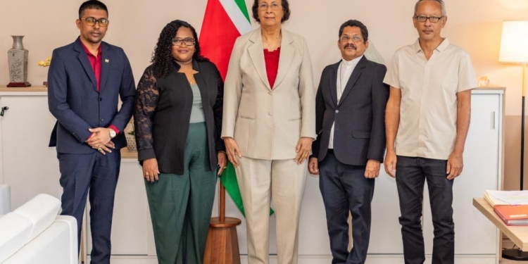 President en bisschop Choennie