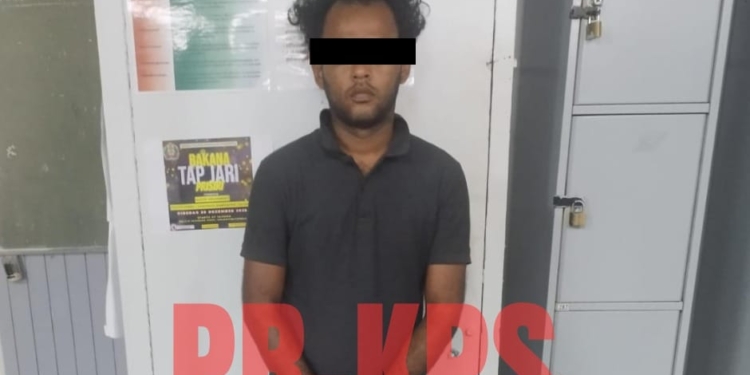 Verdachte aangehouden in Nickerie na oplichtingstruc waarbij een nepgriffier een vrouw geld liet afstaan.