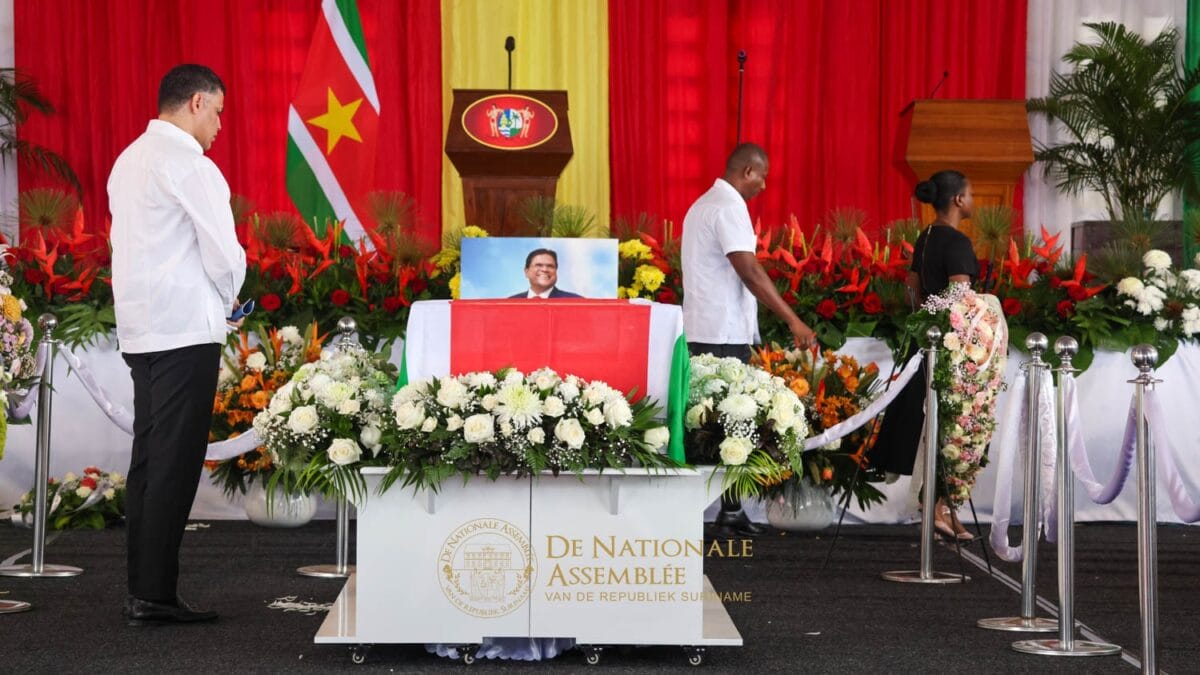 adhin chan santokhi uitvaart