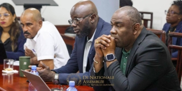 dna jogi jones en plein parlement dna