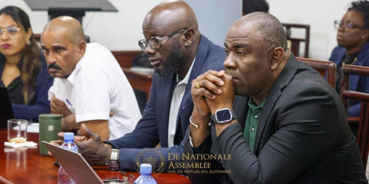 dna jogi jones en plein parlement dna