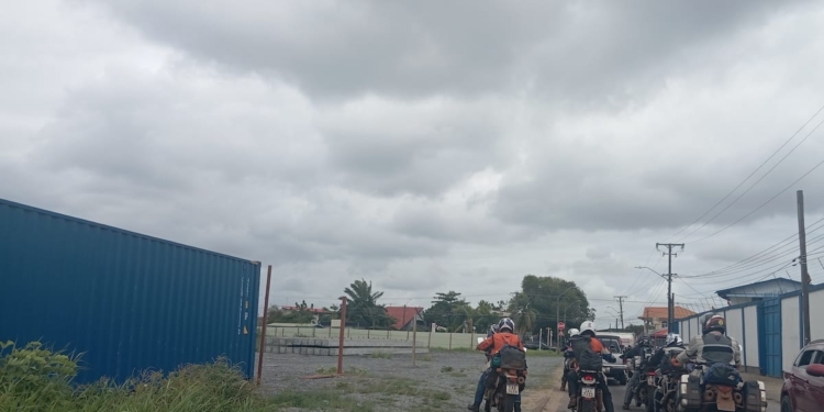 motorfiets verkeer suriname