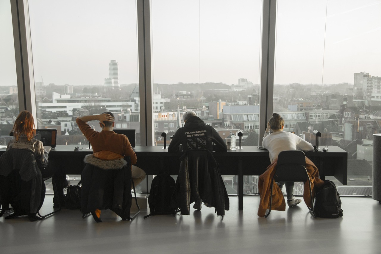 Surinaamse studenten krijgen door AI meer alternatieven naast Nederland. Illustratiefoto