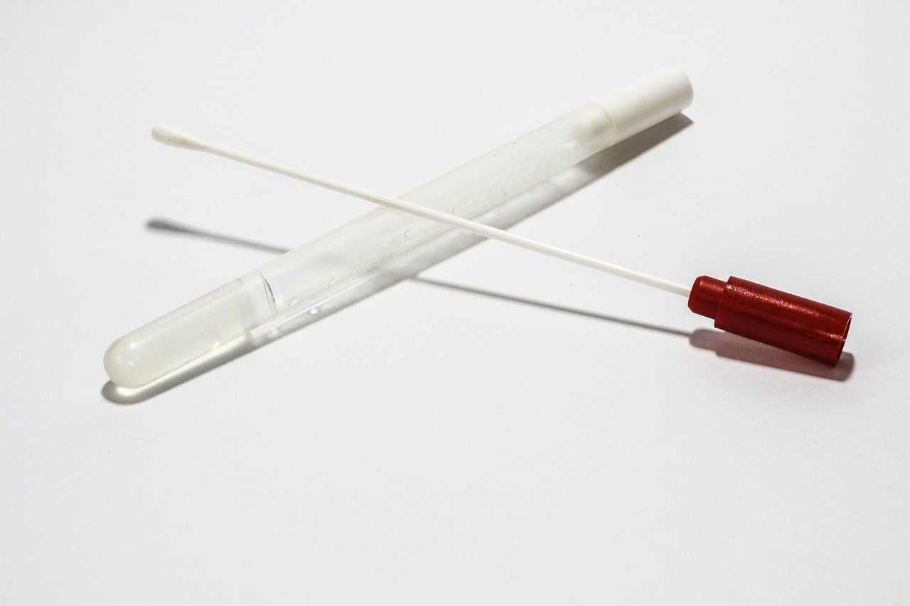 Een vaderschapstest meestal gebeurt via DNA-onderzoek. Daarbij worden vaak wangslijmmonsters afgenomen van het kind en de vermeende vader