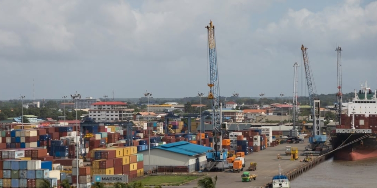 haven suriname containers