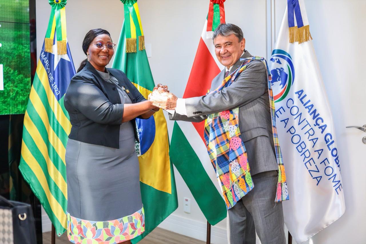 Minister Pokie voert constructief overleg met Braziliaanse ambtgenoot