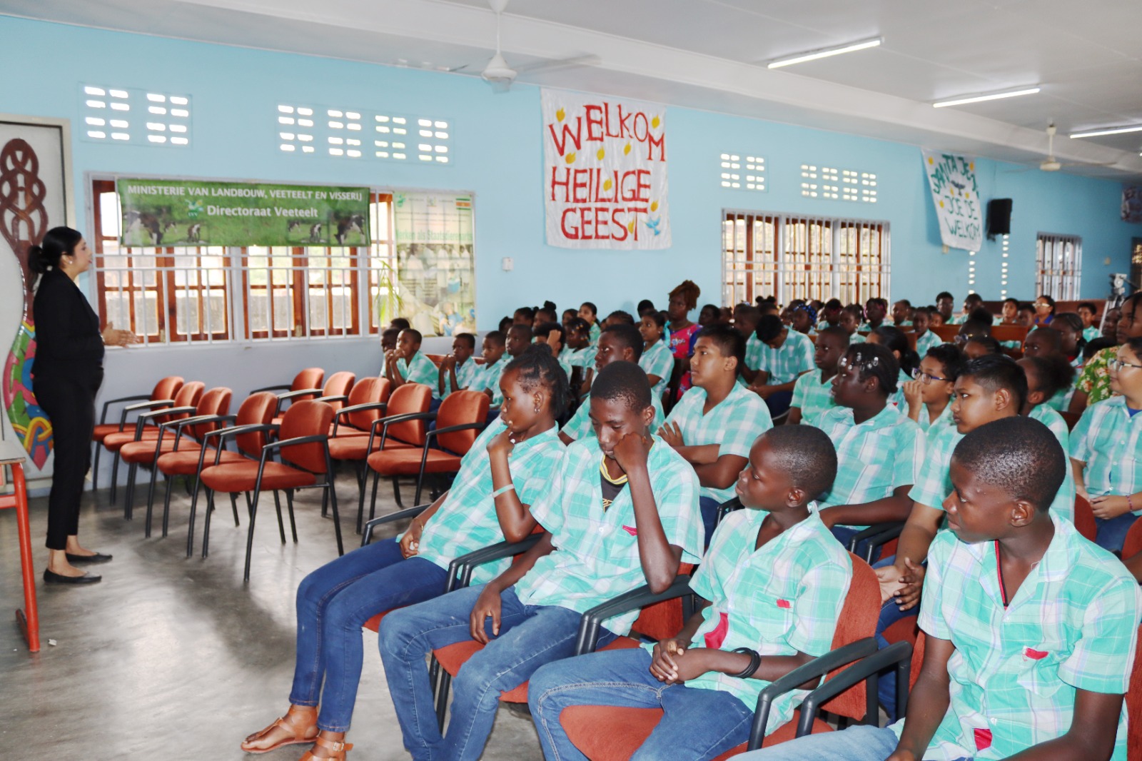 Leerlingen Wilhelmusschool maken kennis met veeteeltsector.