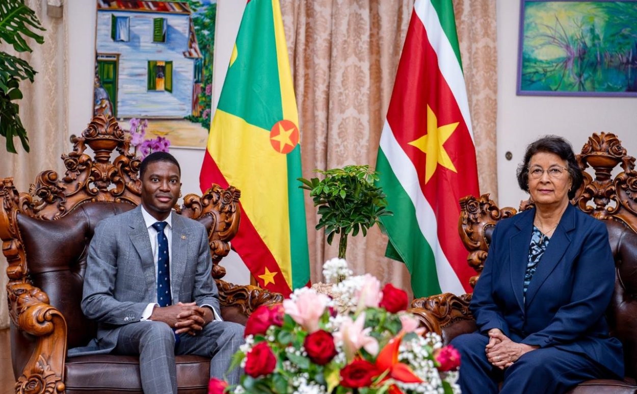 Mitchell en Simons bespreken energie, klimaat en regionale samenwerking in Paramaribo