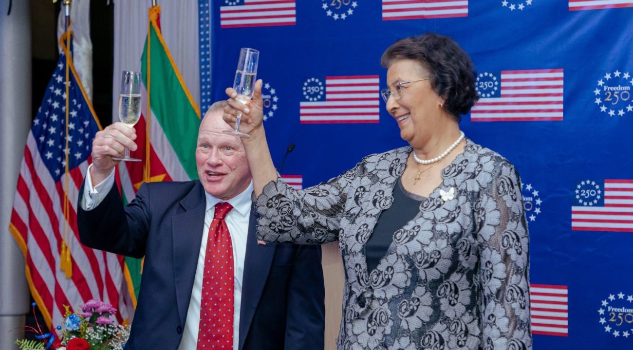 Amerikaanse ambassade viert 250 jaar onafhankelijkheid en 50 jaar partnerschap