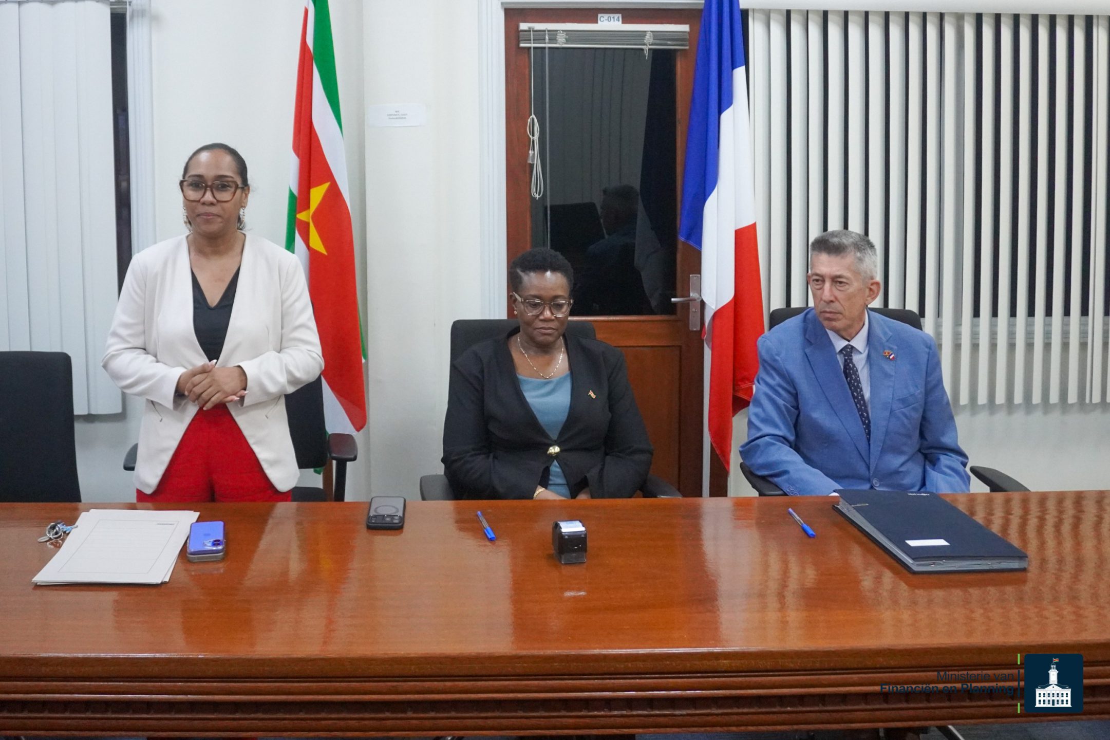 Suriname zet in op gezonde overheidsfinanciën met vervroegde schuldaflossing.