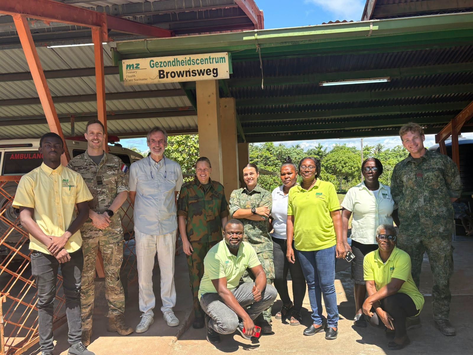Militair medisch team versterkt zorg in binnenland Brownsweg.