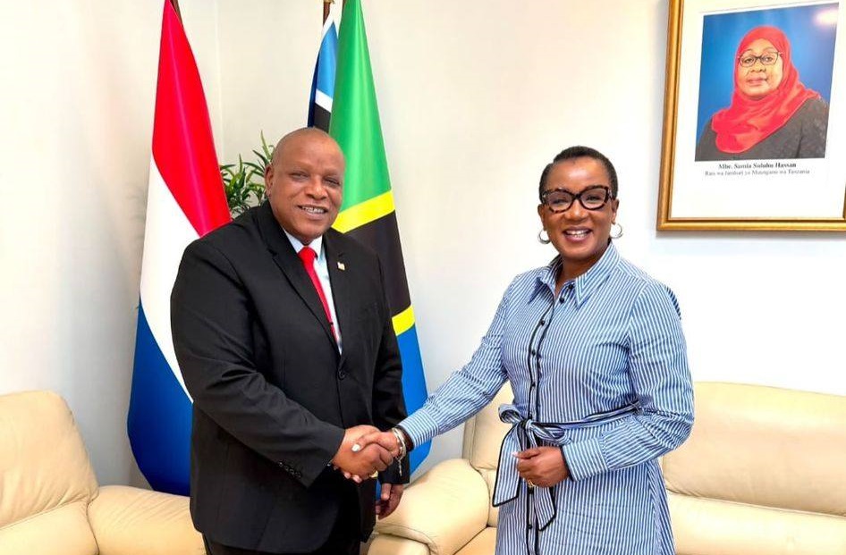 Ambassadeurs Suriname en Tanzania bespreken handel, investeringen en ontwikkeling