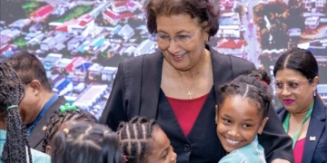 President Simons met schoolkinderen