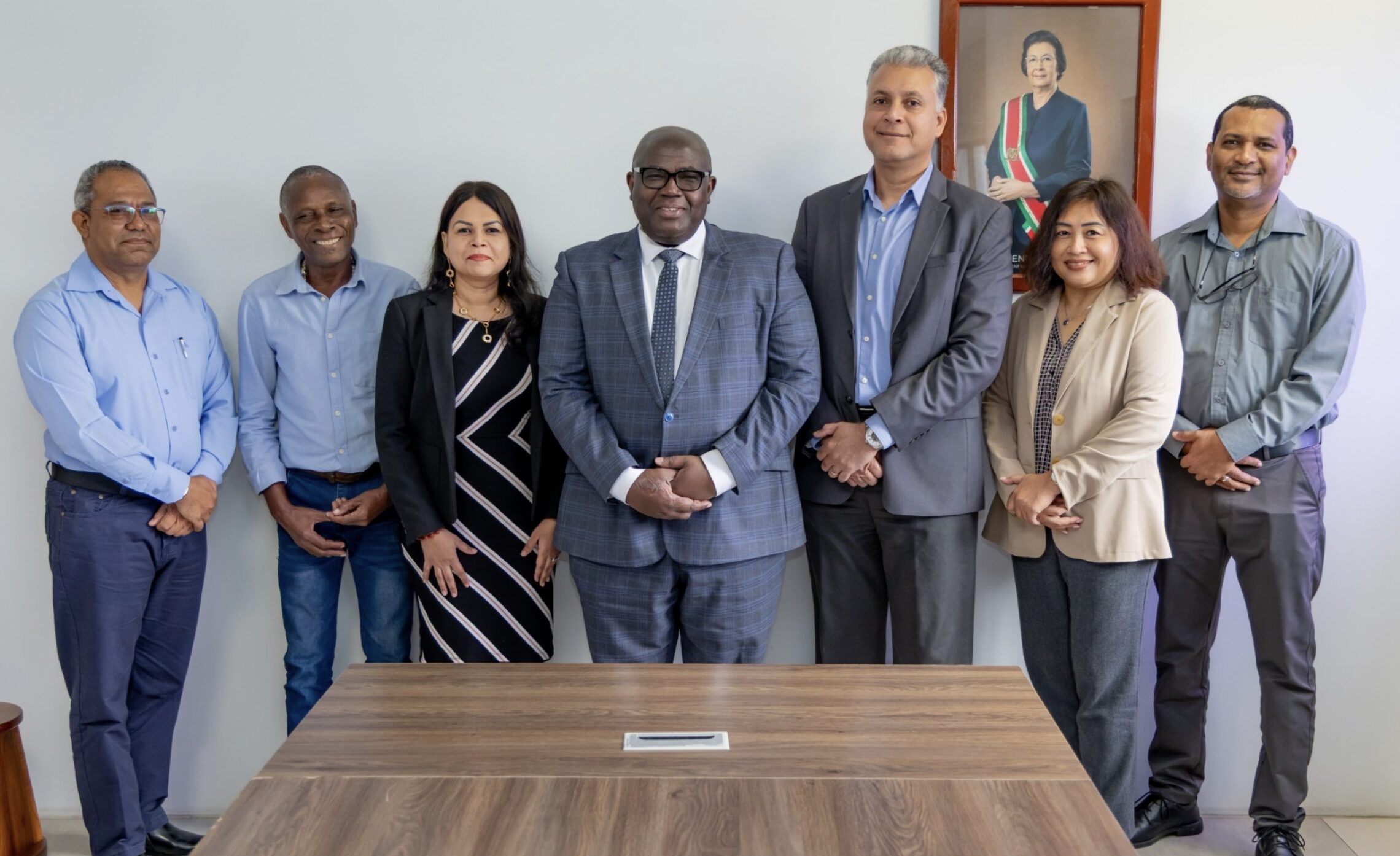 Minister Landveld installeert commissies voor luchthavens Suriname. Foto: CDS