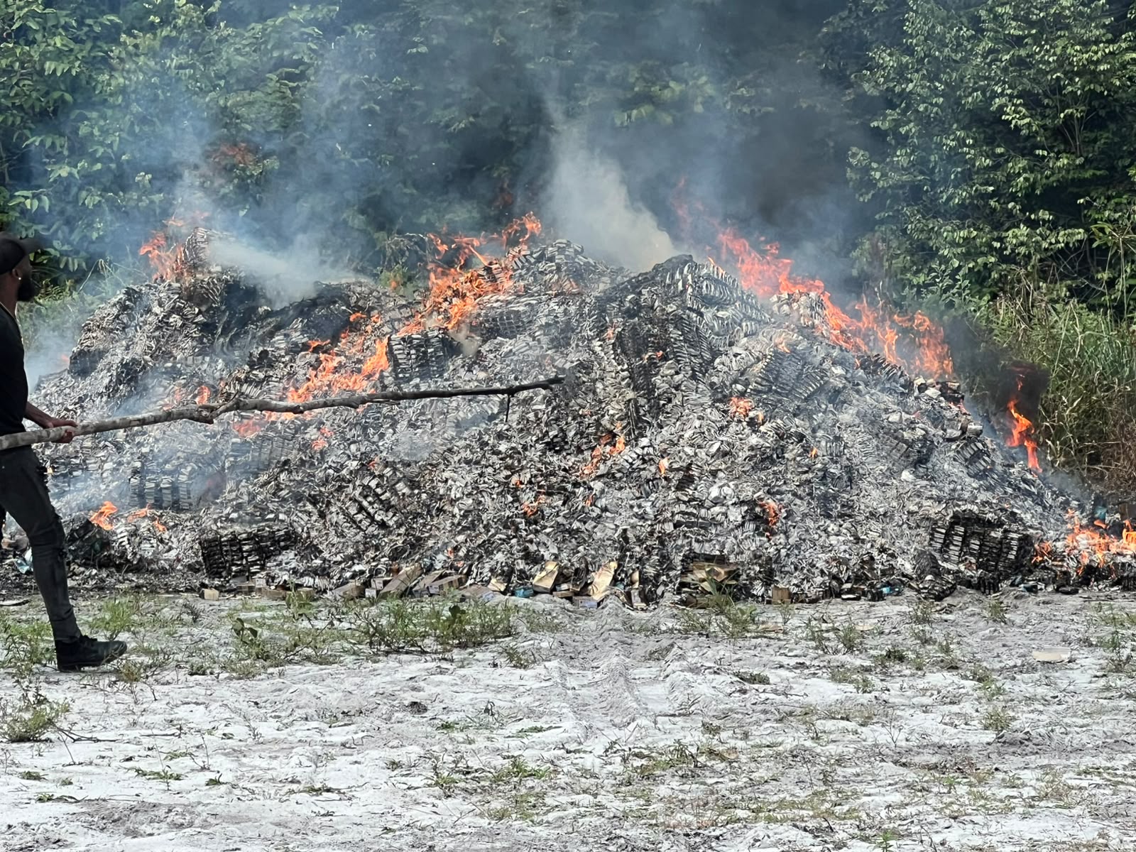 KPS treedt streng op tegen smokkel met vernietiging illegale sigaretten.