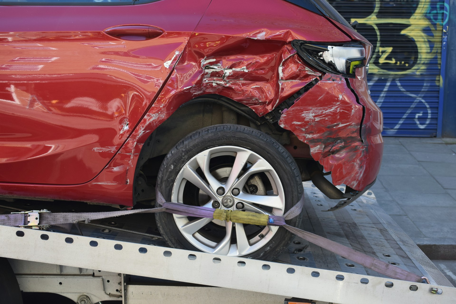 Automobilisten in Suriname wachten vaak lang op schadeafhandeling terwijl hun voertuig stilstaat. Foto: illustratief