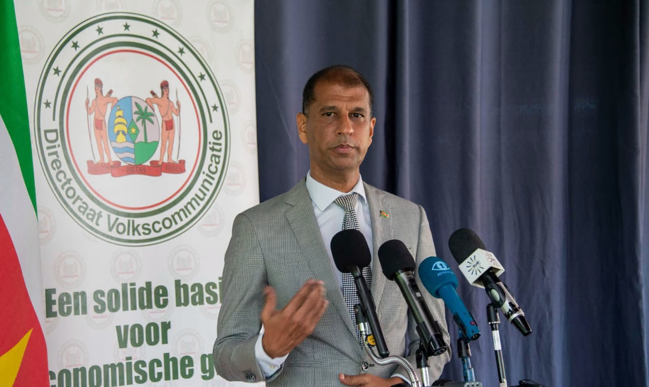 Minister Patrick Brunnings van Olie Gas en Milieu