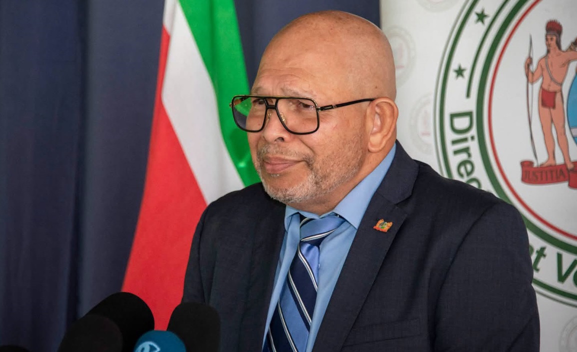 Huidige 9,7 procent onderwijsbudget onvoldoende volgens minister Currie