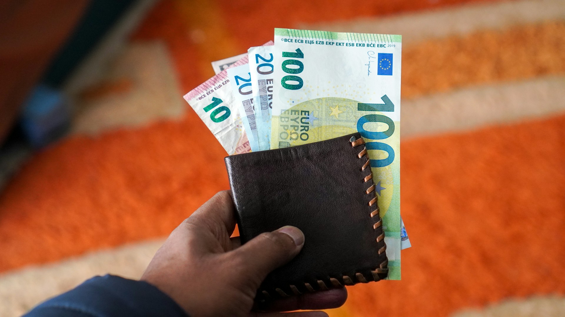 Nederland praat over een hogere erfbelasting. Dit kan ook gevolgen hebben voor Surinamers met familie, een woning of ander vermogen in Nederland.