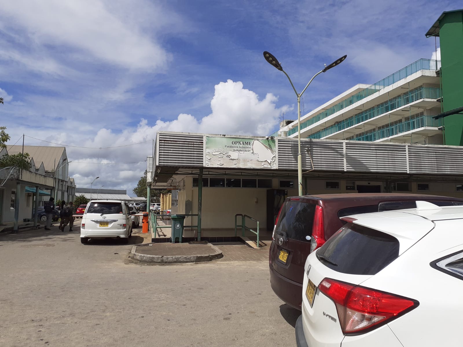 Opname-ingang van het AZ Paramaribo.