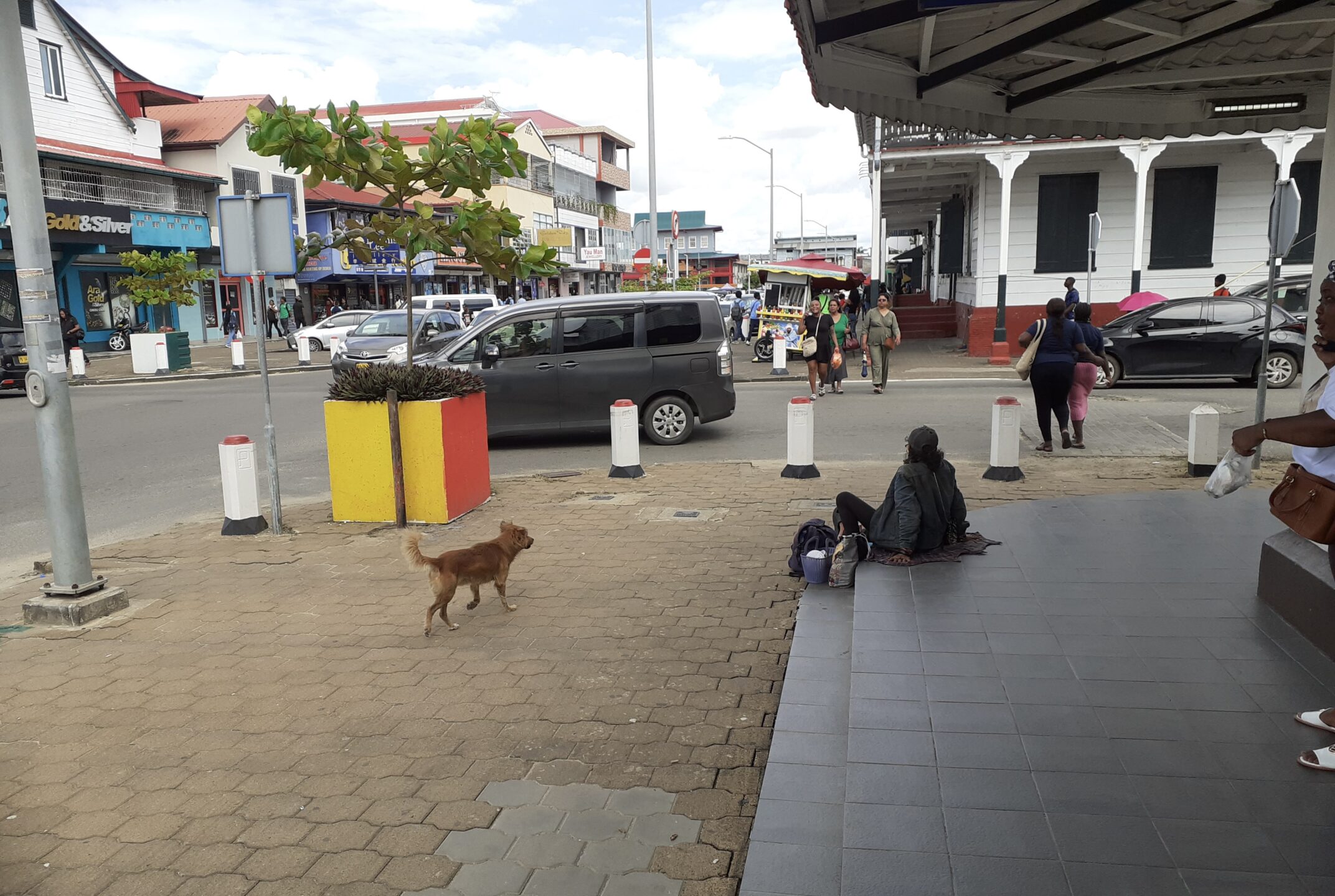 Denk je dat een huis of grond in Suriname buiten het zicht van de Nederlandse Belastingdienst blijft? 'Verborgen' vermogen kan toch worden opgespoord. Foto: Suriname binnenstad ter illustratie