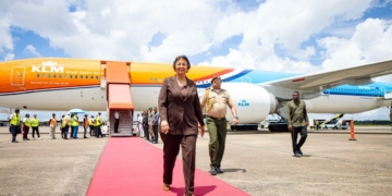 President Simons reist volgens Pinas voor Surinaamse belangen. Foto: CDS