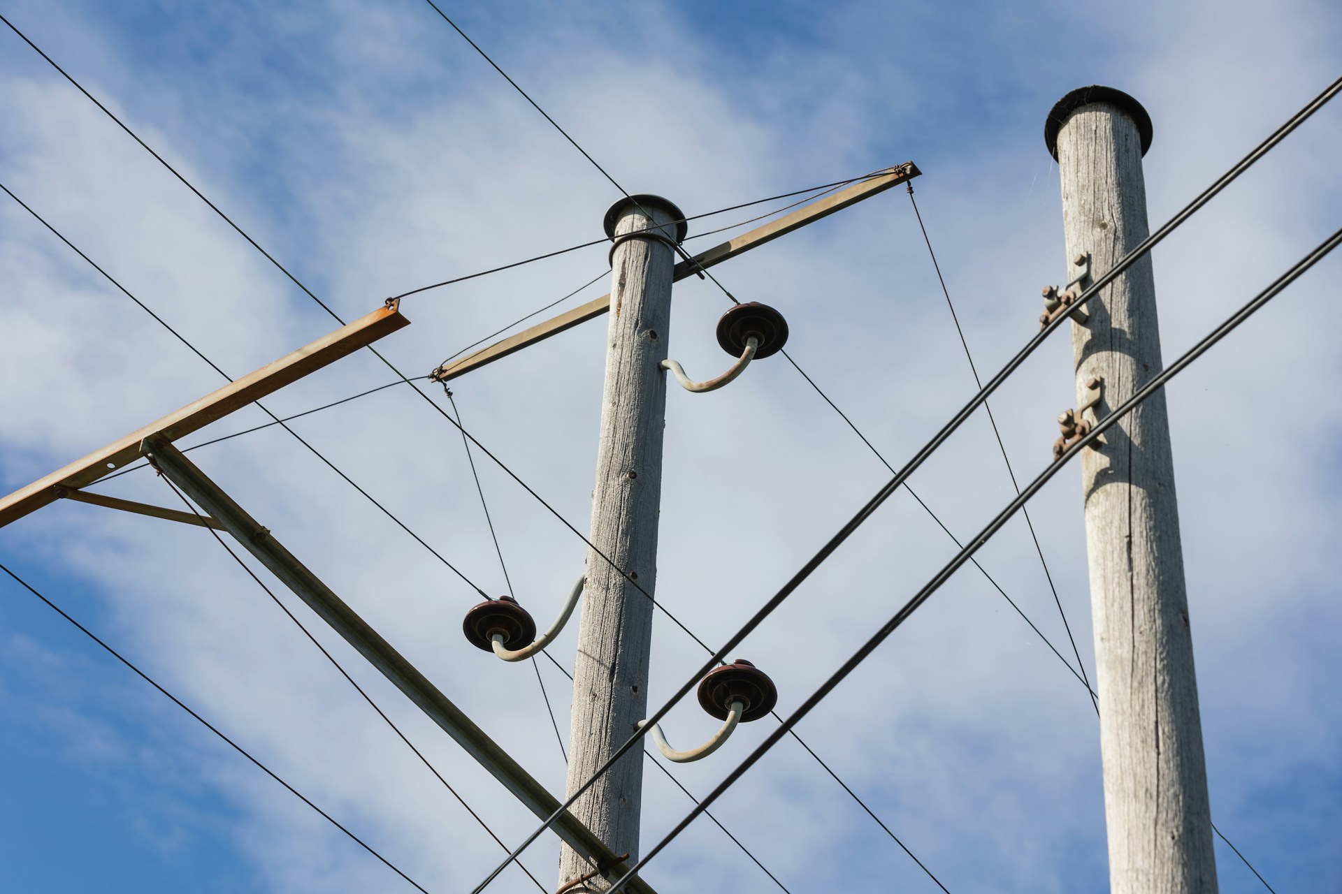 De regering wil dat iedere Surinamer in 2030 beschikt over 24 uur stroom. Zonne-energie en het BioSweet-project moeten daarbij helpen.