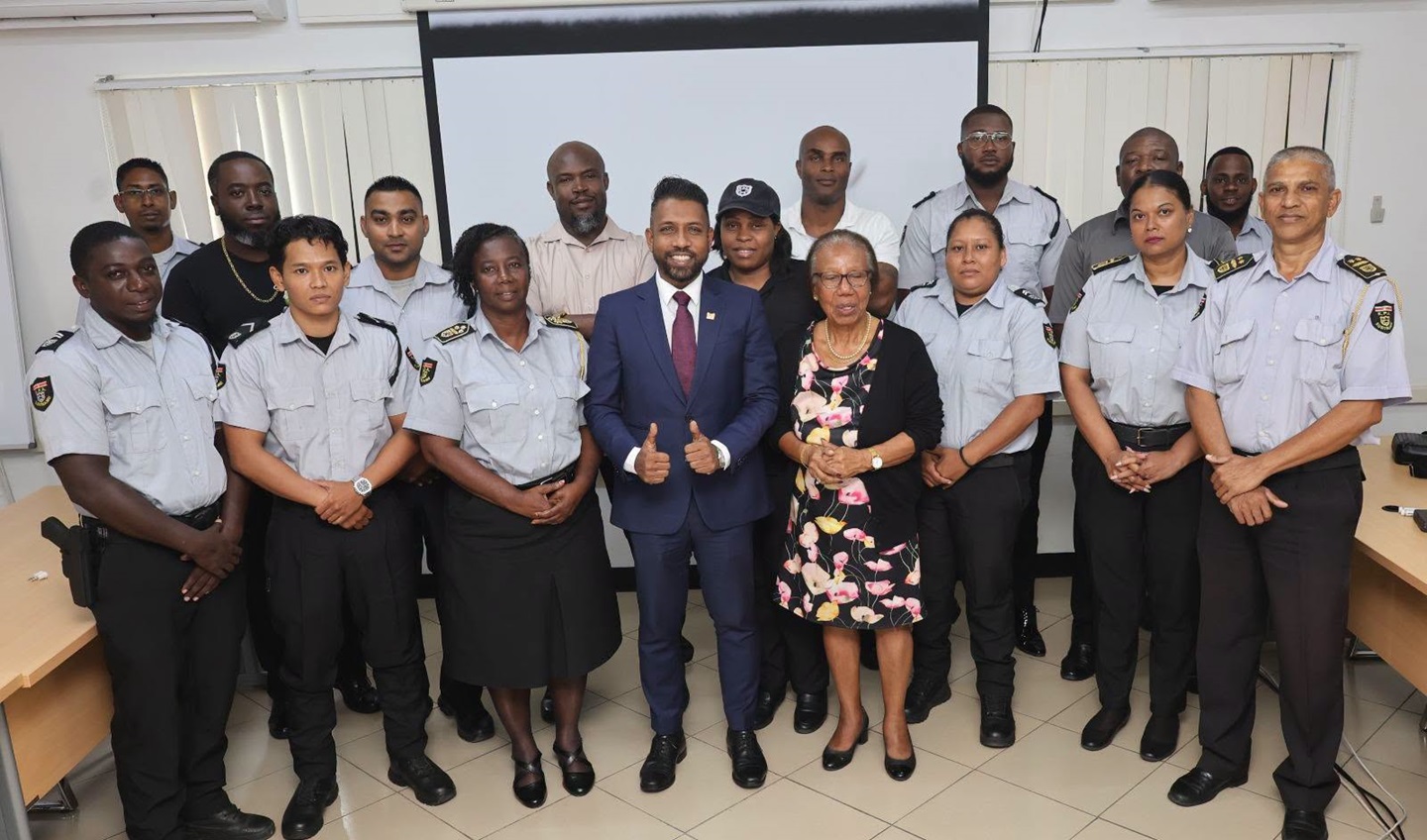 PA’s vertrekken naar Sint Maarten voor ondersteuning detentie- en gevangeniswezen.