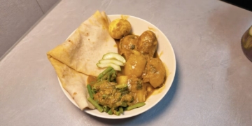 Van massala tot zuurgoed en bakkeljauw: veel Surinaamse producten zijn inmiddels in Nederland te koop. Foto: Roti /YourFoodBestie