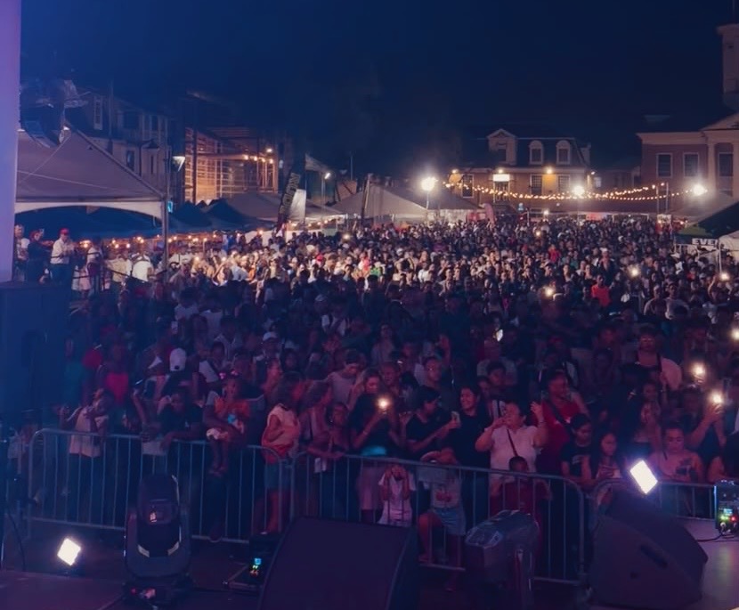 Duizenden bezoekers vierden 136 jaar Javaanse immigratie tijdens The Day of Wong Jowo op het Onafhankelijkheidsplein in Paramaribo.