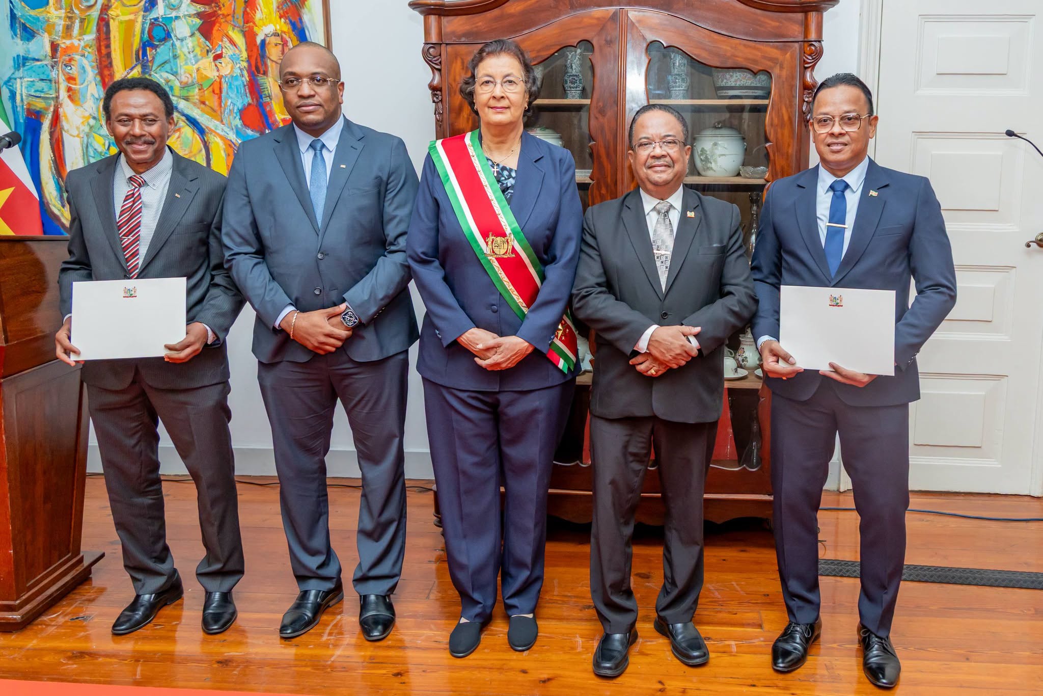 Fernald naar Guyana, Atmodimedjo naar Indonesië als ambassadeurs.