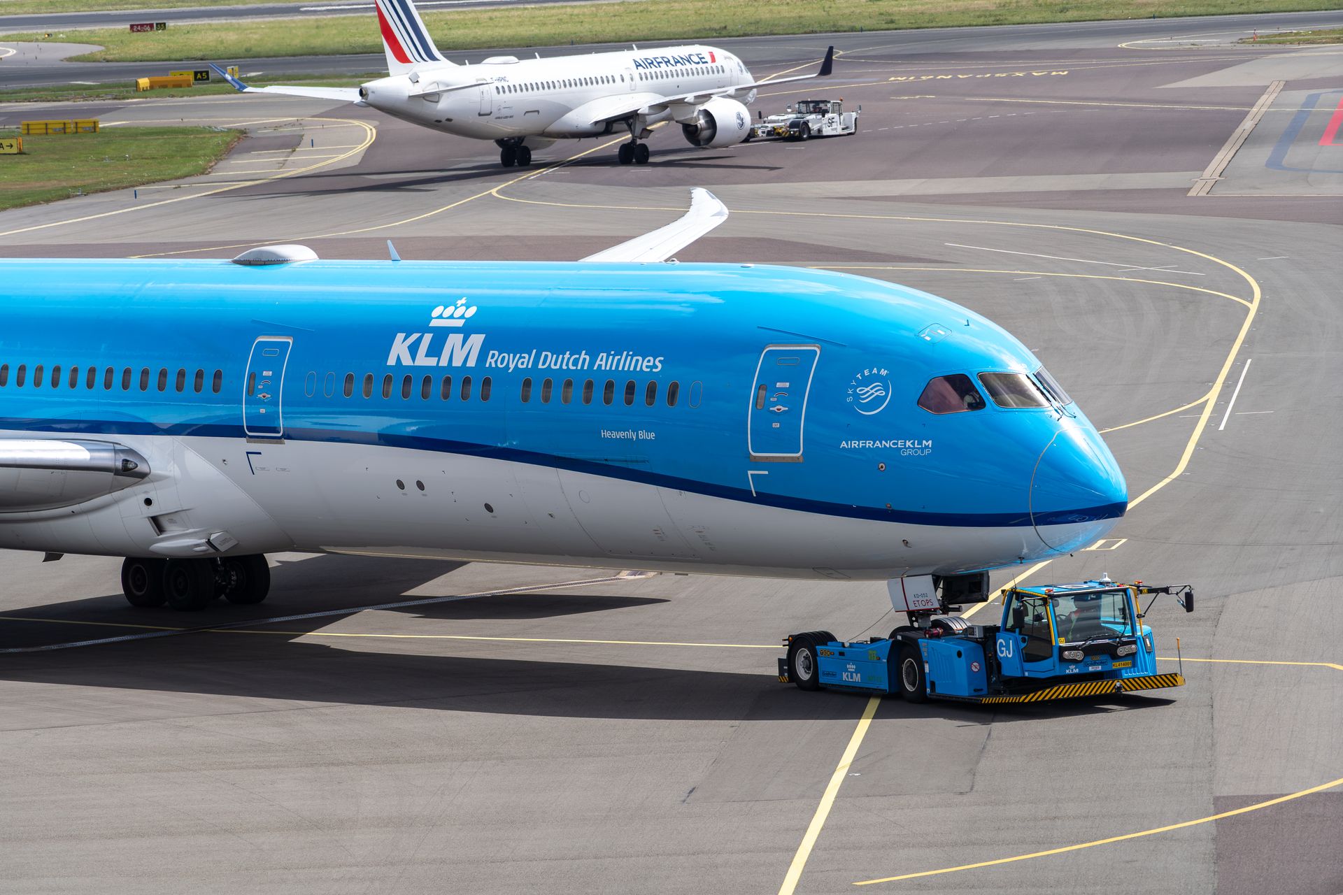 Wie teruggaat van Nederland naar Suriname, mist vaak vooral de vele kleine gemakken. Foto: KLM Boeing op Schiphol