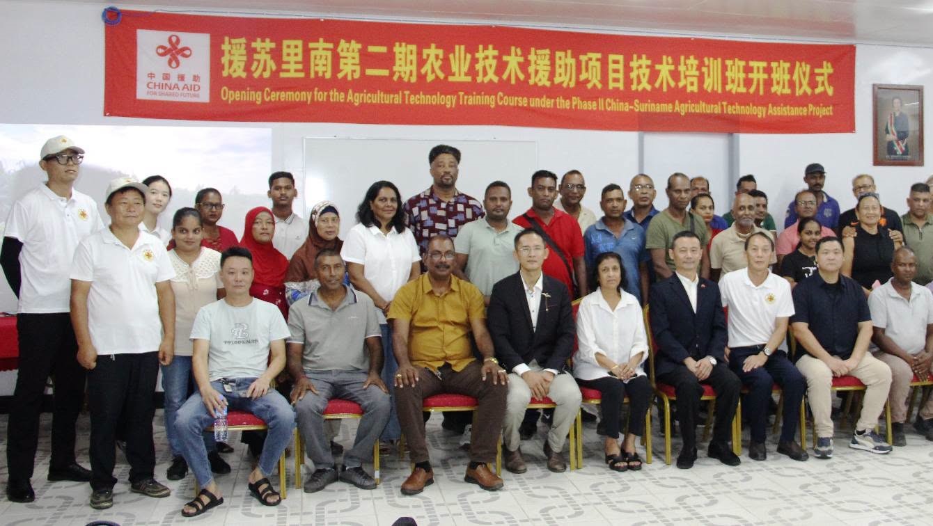 Meer dan 50 Nickeriaanse landbouwers volgen Chinese landbouwtraining.