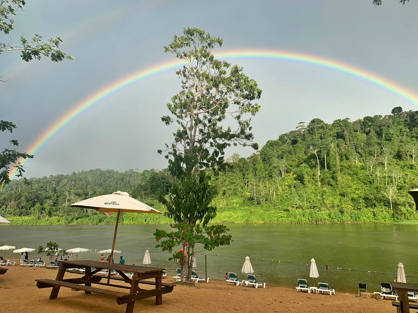 Surinaams regenwoud en cultuur kunnen toeristische troeven worden. Foto: Afobaka Resort