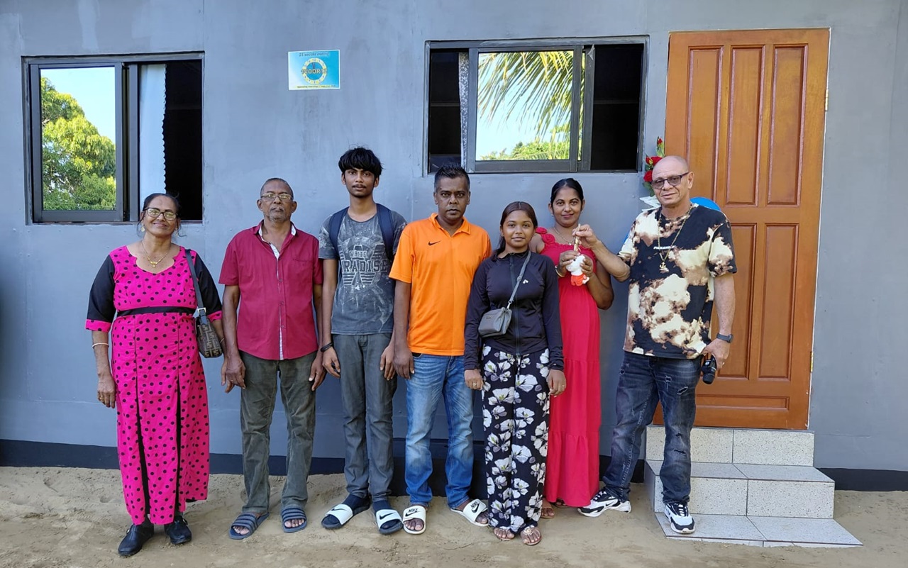 Sangeeta Sewratan krijgt nieuwe woning dankzij particuliere donaties